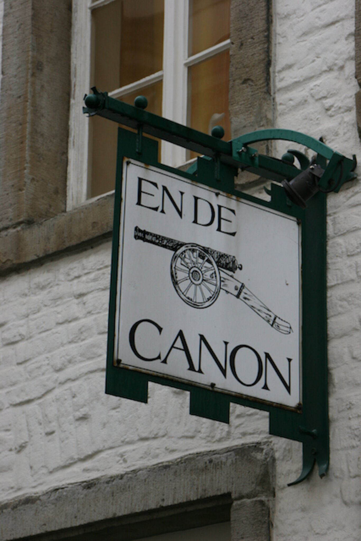 In die Kanone? In der Kanone? Ist wohl Düsseldorfer Platt