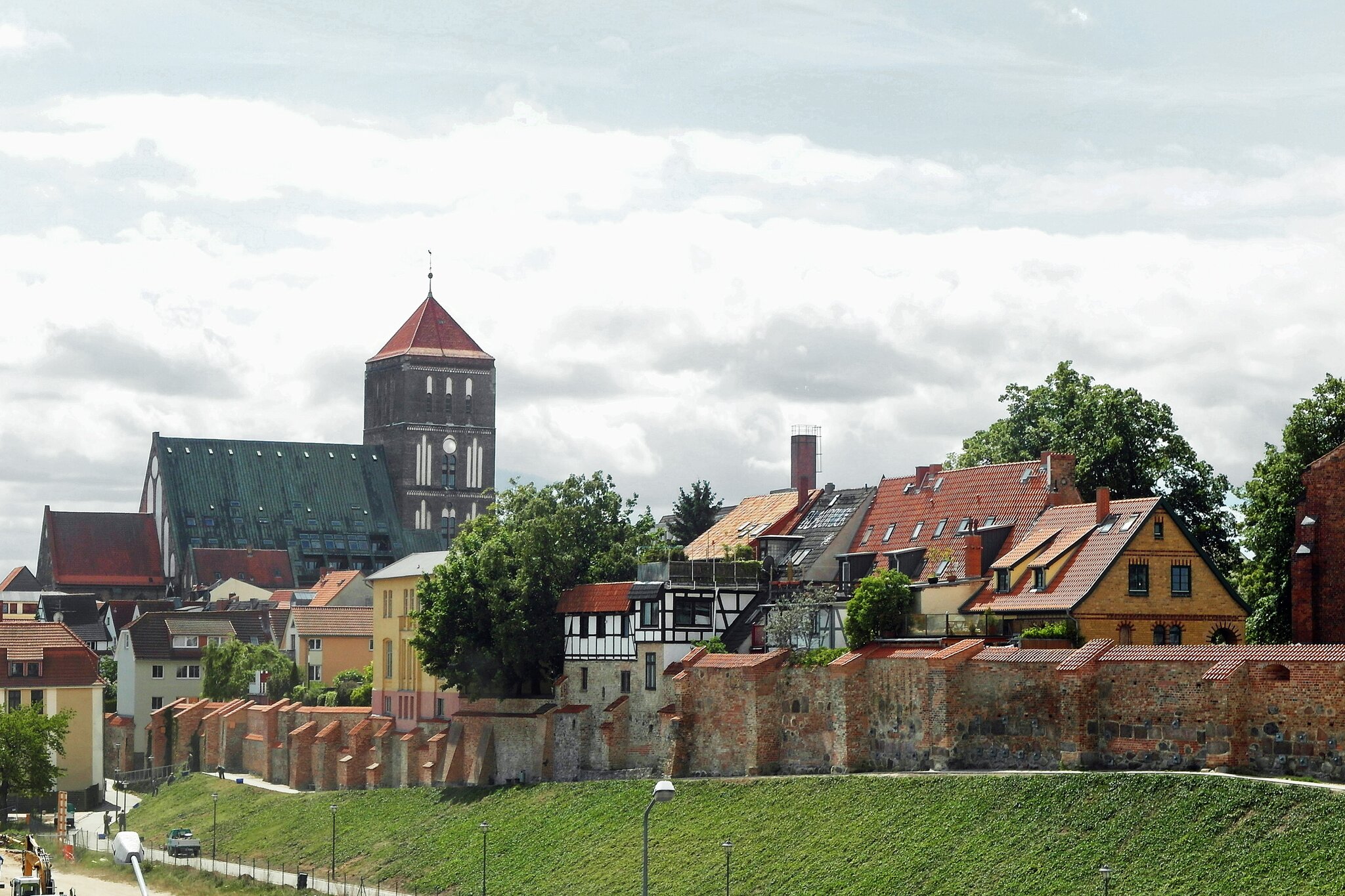 In Rostock St Nikolai Hinter Der Stadtmauer in-rostock-st-nikolai-hinter-der-stadtmauer