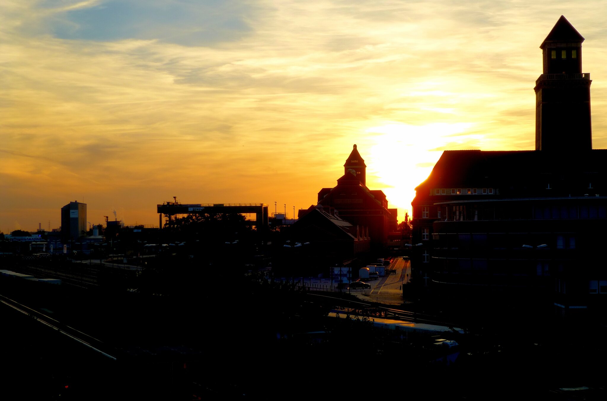 Kulisse des BEHALA Westhafen( Berliner Hafen - und