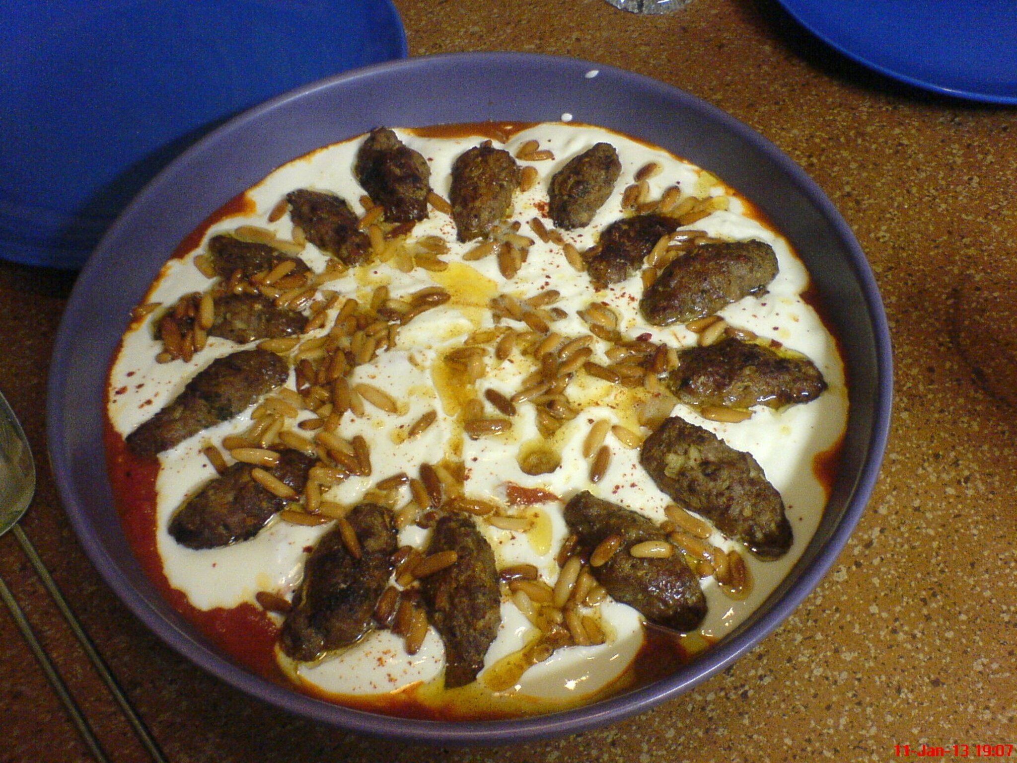 Es schmeckte einfach lecker - Köfte auf Pita, Tomatensoße und Joghurt ...