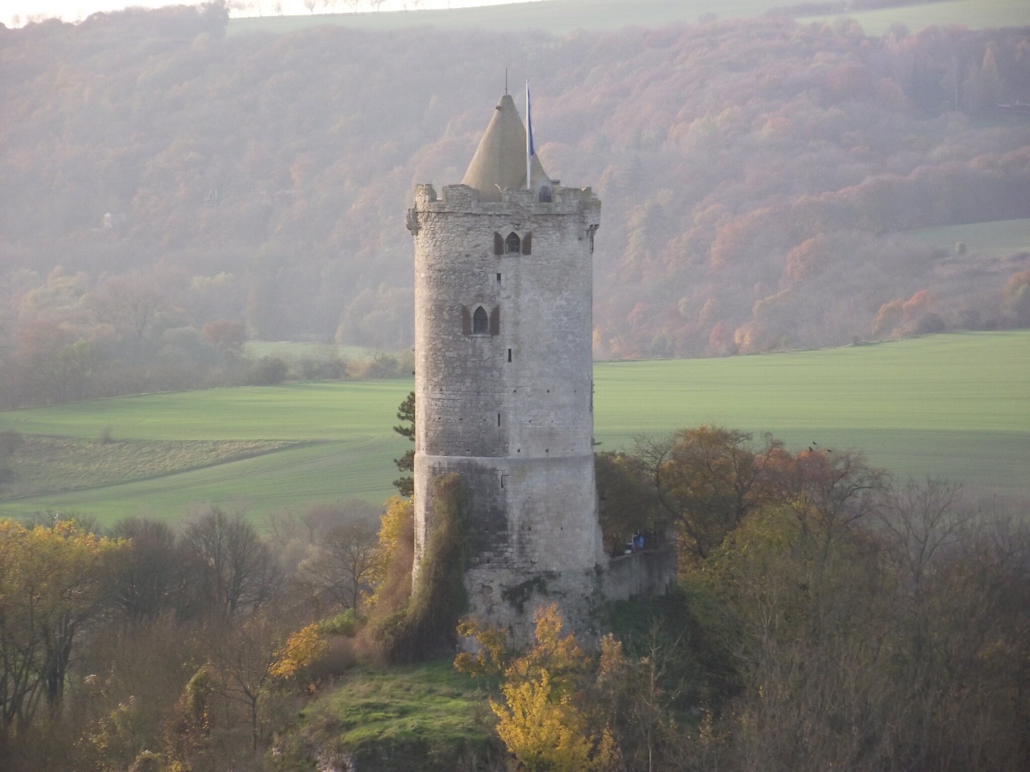 Da steht er nun der Ostturm ganz alleene...