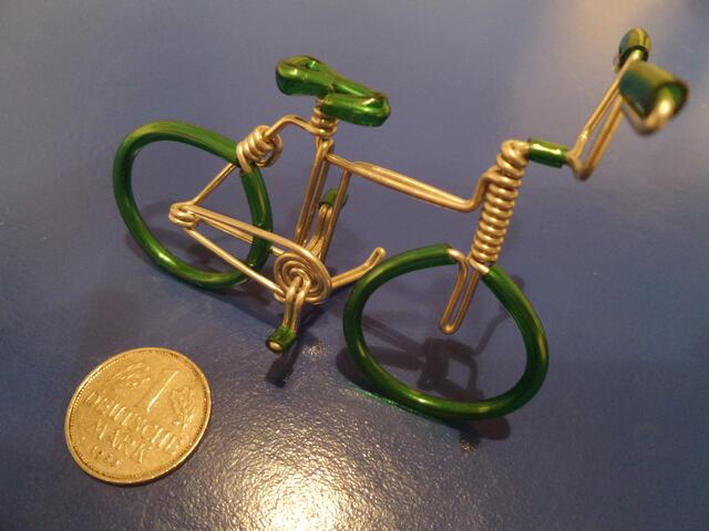 200 Jahre Zweirad: 12. Juni 1817 bis 12. Juni 2017. Größenvergleich: Die Deutsche Mark bestand von 1948 bis 2001, also 53 Jahre. Der ADFC Langenhagen empfiehlt anlässlich dieses Jubiläums des Zweirades seine Radtour zur Ausstellung "200 Jahre Zweirad"! Details:  http://www.adfc-langenhagen.de/#terminekurz 