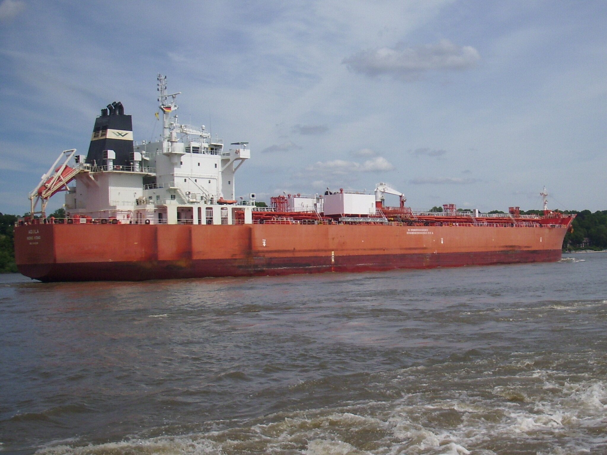 Ein Tanker ist auch noch gekommen, nur habe ich keinen Namen!!