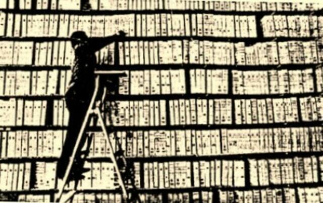 Zur Beachtung:
Handelt es sich bei den zu recherchierenden Unterlagen um personenbezogenes Archivgut, so gilt neben der allgemeinen 30jährigen Schutzfrist zusätzlich eine personenbezogene Schutzfrist nach § 13 Abs. 2 HArchivG. Sie bestimmt, dass personenbezogenes Archivgut erst 10 Jahre nach dem Tod oder, wenn der Todestag nicht festzustellen ist, 100 Jahre nach Geburt der natürlichen Person, auf die sich das Archivgut bezieht, Dritten zur Benutzung vorgelegt werden darf.