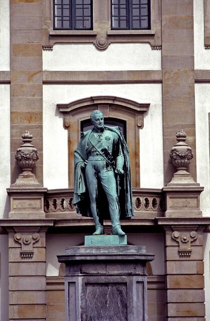 Am alten Archiv steht das Von-Alten-Denkmal