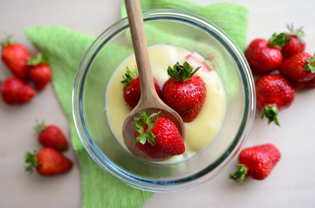 Heute gabs Erdbeeren mit Vanillepudding - der Klassiker, aber unschlagbar :)