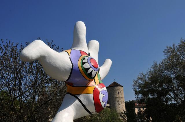 Erst wild und heftig umstritten, heute von allen als Wahrzeichen geliebt: Die bunten Figuren von Nike de Saint Phalle