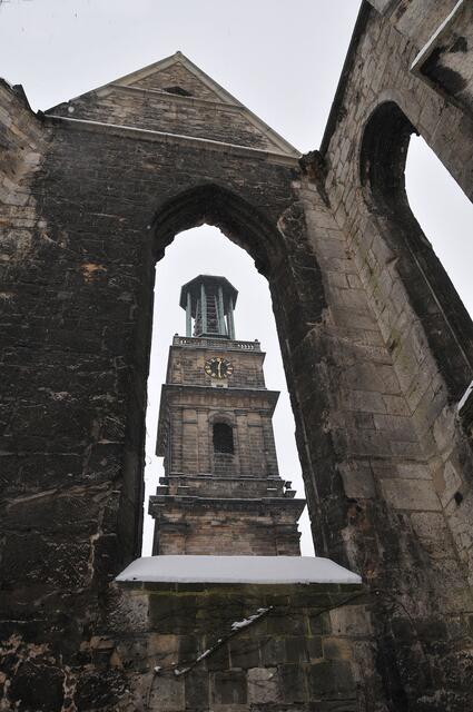 Ruine der Aegidienkirche, eine der drei Kirchend er Altstadt. Im 2. Weltkrieg zerstört, dient die Ruine als Mahnmal.