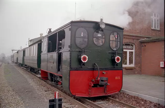 Noch aus meinem analogen Bildarchiv. Vor über 20 Jahren konnte ich die Museumseisenbahn in Bruchhausen-Vilsen fotografieren.