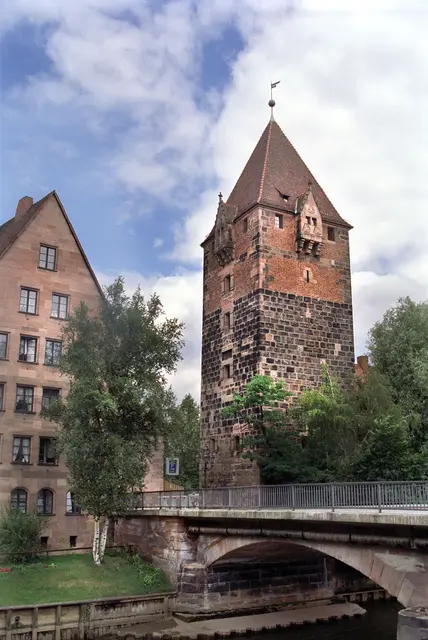 Aus meiner Sammlung von Stadtmauern und -türmen: Der Schuldturm in Nürnberg wurde 1323 errichtet.