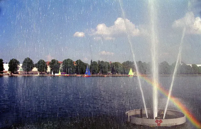 Fontäne mit kleinem Regenbogen