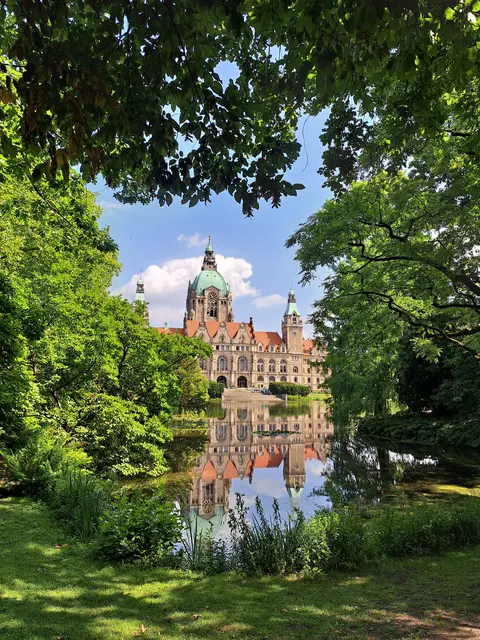 Das sprichwörtlich grüne Neue Rathaus am Maschteich ! 💚