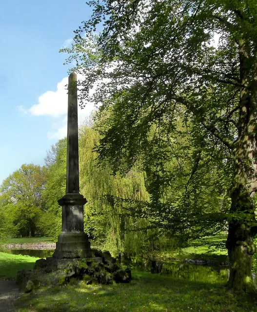 Der sogenannte Hundestein im Georgengarten
