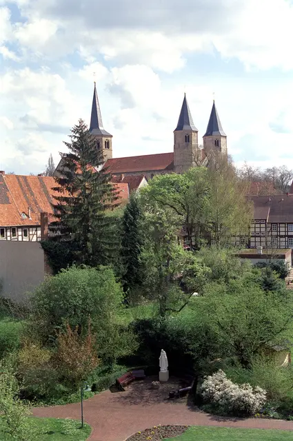 Stadtansicht von Hildesheim mit der Basilika St. Godehard im Hintergrund