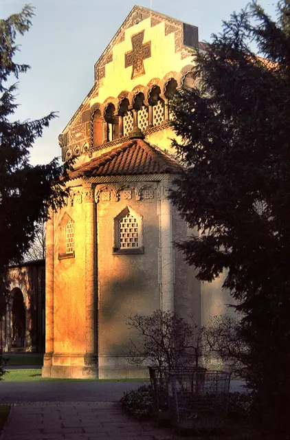 Die Kapelle des Engesohder Friedhofs im Abendlicht