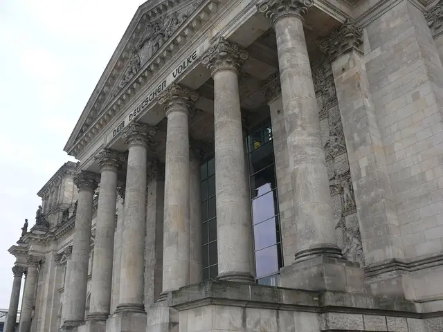 Portal am Reichstag