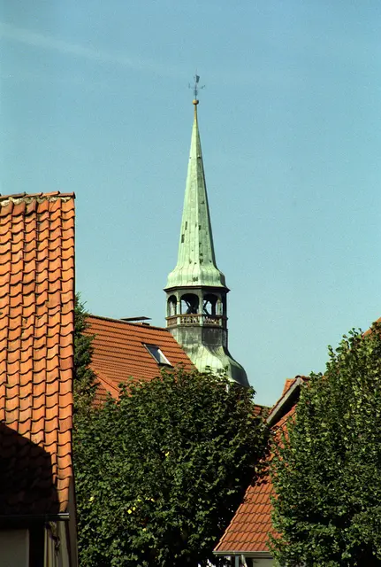Mit dem Turm der Petri-Pauli.Kirche
