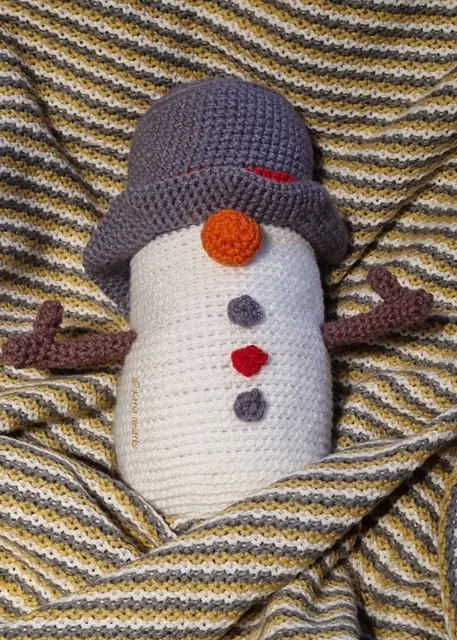 Heute hat mich meine Freundin mit diesem knuffigen Schneemann überrascht. Sie ist ein echtes Multitalent in Handarbeiten und steckt viel Liebe in jede einzelne Masche. Herzlichen Dank - ich bin schockverliebt.💖  (Foto: Katja Woidte) | Foto: Katja Woidtke