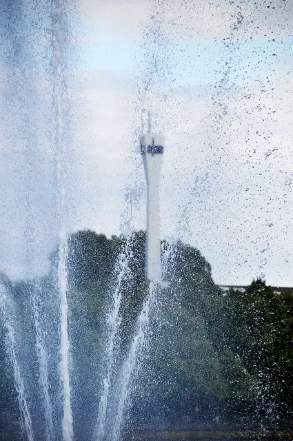 Maschseefontäne, im Hintergrund das NDR-Funkhaus - natürlich ein Sommerfoto