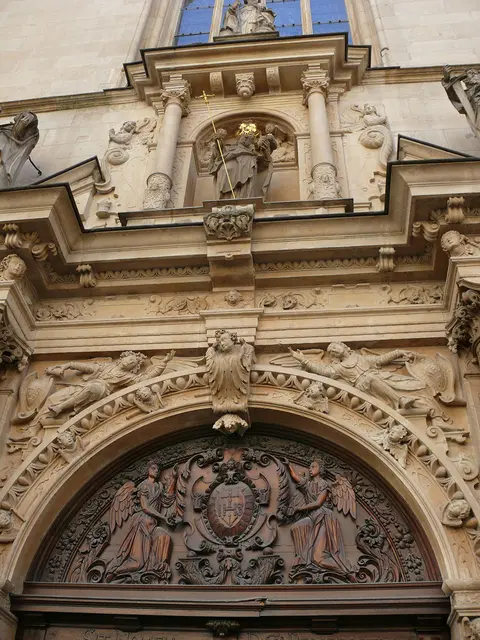 Fassade der Kathedrale Unserer Lieben Frau