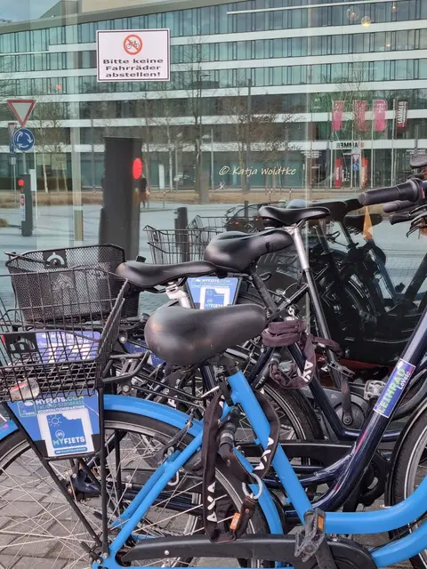 😉 (Foto: Katja Woidtke)

Entdeckt in der Überseestadt Bremen | Foto: Katja Woidtke