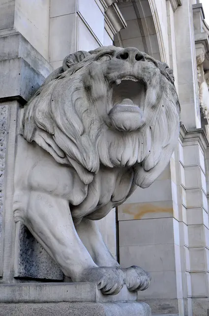 Löwenfigur am Neuen Rathaus