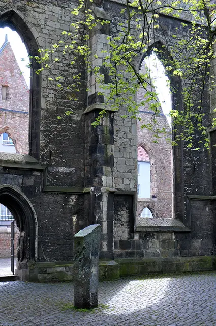 Die heutige Kirche geht auf das Jahr 1347 zurück, dürfte aber Vorgängerbauten gehabt haben.