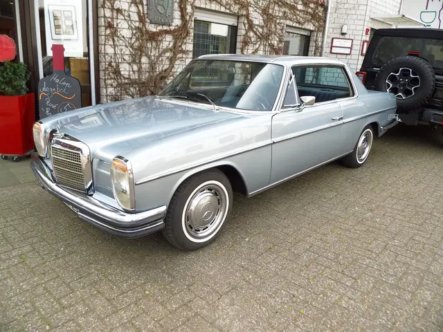 Mercedes Benz W114 Coupe. Wahrscheinlich ein 250 C oder 280 CE
Besonderheiten: Rahmenlose Seitenscheiben und eine elegante Dachlinie ohne B-Säule | Foto: Siegmund Walter,11.04.2026, 13:18 Uhr