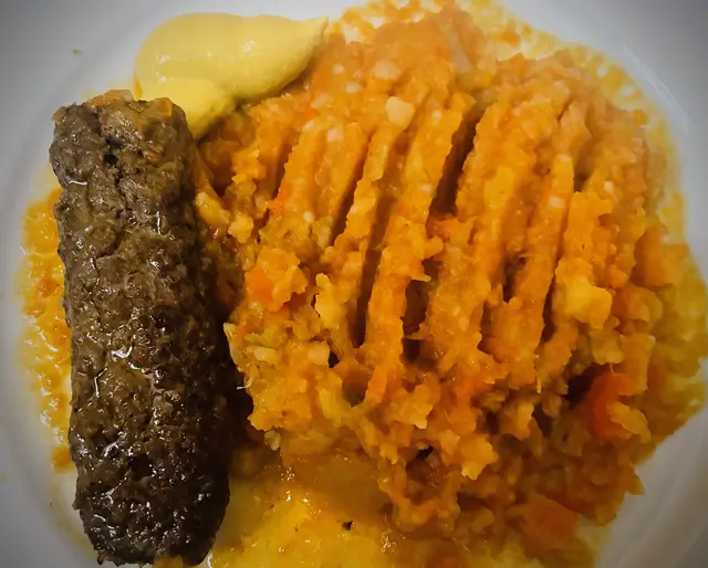 Möhrengemüse mit cevapcici 