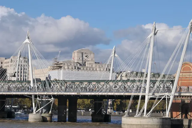 Die Hungerford Bridge und die Golden Jubilee Bridges
