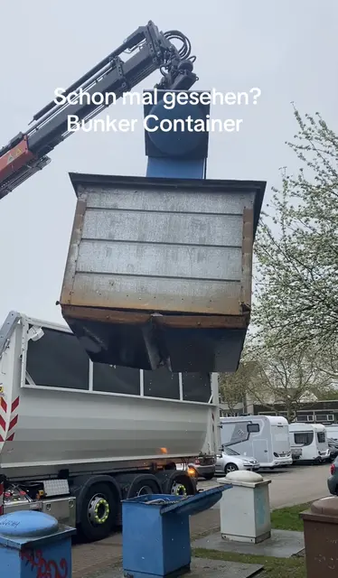 Wer sich schon mal gefragt hat, wie die Müllboxen geleert werden. | Foto: umbehaue