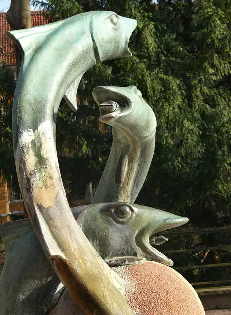 Der Arthur-Menge-Brunnen in der Grünverbindung zwischen Döhrener Turm und Maschsee