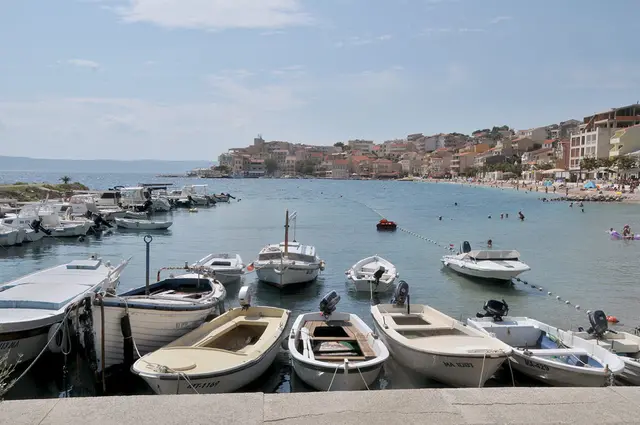 Die Hafenbucht von Igrane