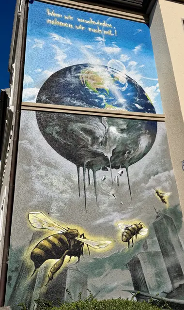 An einer Hauswand in Castrop-Rauxel entdeckt. „Wenn wir verschwinden, nehmen wir Euch mit!“