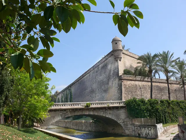 Imposante Mauern begrenzen die Altstadt von Palma