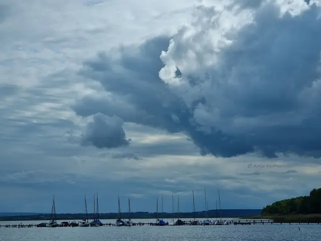 Wetterbild aus Mardorf am Steinhuder Meer (Foto: Katja Woidtke)

Faszinerende Wolkenberge | Foto: Katja Woidtke