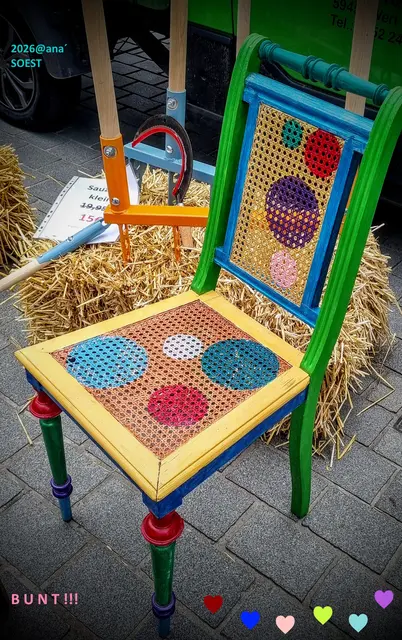 SCHÖN BUNT :-)

VIELFALT :-)

fröhliche Möbel

:-)

gesehen in SOEST (Mai 2026) 
@AnastasiA