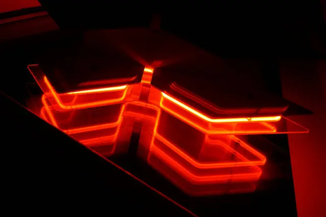 Fotografie. Fotografiert in Foto Technik scharf / unscharf von Neonlicht Röhren. | Foto: Jörg Schubert - #schubertj73