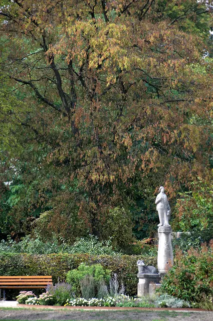 Heideschäferbrunnen (oft auch einfach Schäferbrunnen genannt) in den Triftanlagen von Celle.