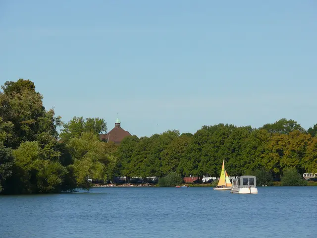 Der Maschsee ist ein künstlich angelegter See