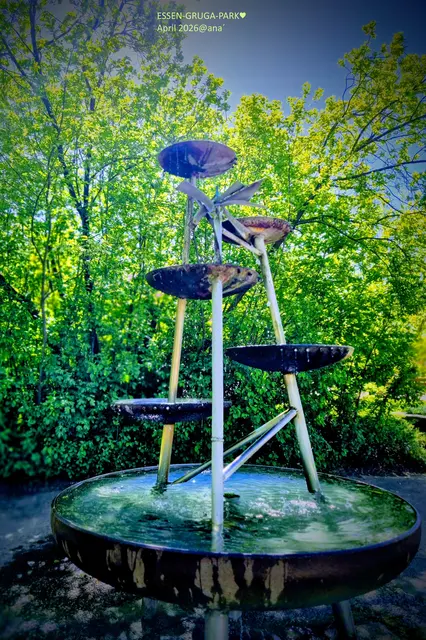 ...Wohlfühlorte....
"mein" alter LIEBLINGs-Brunnen
in der ESSENER G R U G A ♥
smile...
auch viele Kindheitserinnerungen habe ich an diese 
"Skulptur" ...

April 2026@AnastsasiA