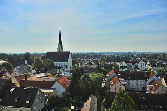 Blick auf die Kath. Stadtpfarrkirche St. Michael  | Foto: Günter Presnitz