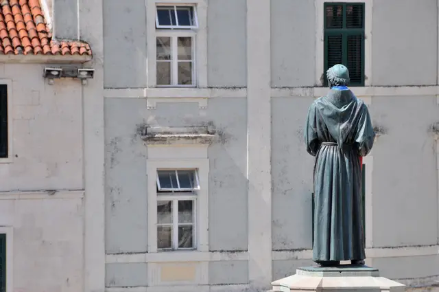 Statue in Makarska