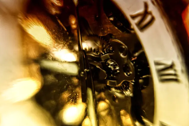 Makrofotografie, Fotografie. Fotografiert in Makro Technik scharf / unscharf von Ausschnitt einer Taschenuhr. | Foto: Jörg Schubert - #schubertj73