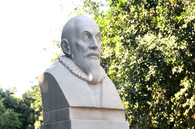 Diese Marmorbüste zeigt den Maler El Greco (Doménikos Theotokópoulos). Sie steht im Theotokopoulou-Park in Heraklion.