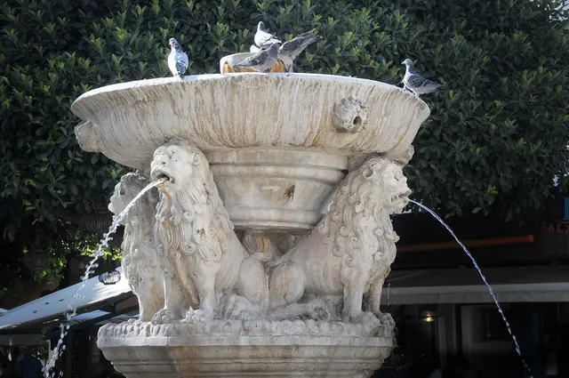 der historische Morosini-Brunnen (auch Löwenbrunnen genannt)