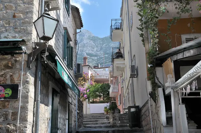 Gasse in der Altstadt von Makarska