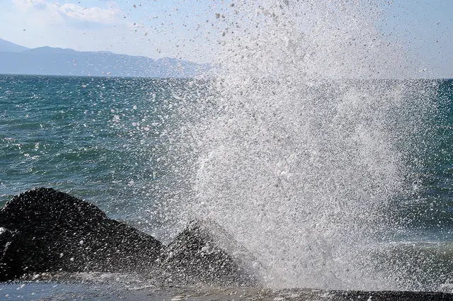 Gischt an einem Pier in Heraklion
