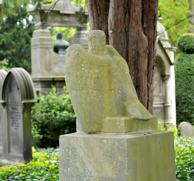Der Engesohder Friedhof bietet viele historische alte Grabdenkmale