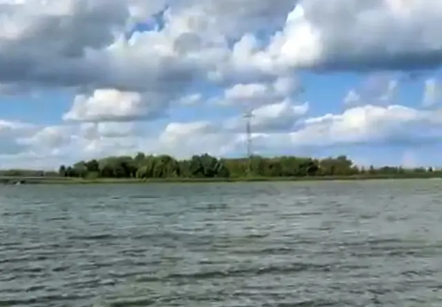 Sommerliche Wolkenlandschaft am See | Foto: PALTIAN 